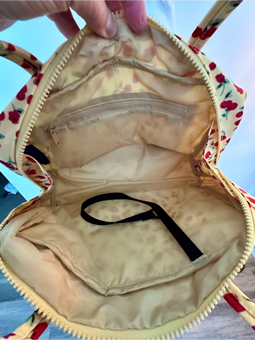 BAGGU Nylon Bowler Bag Cherry Land Shoulder Bag - Picture 6 of 6